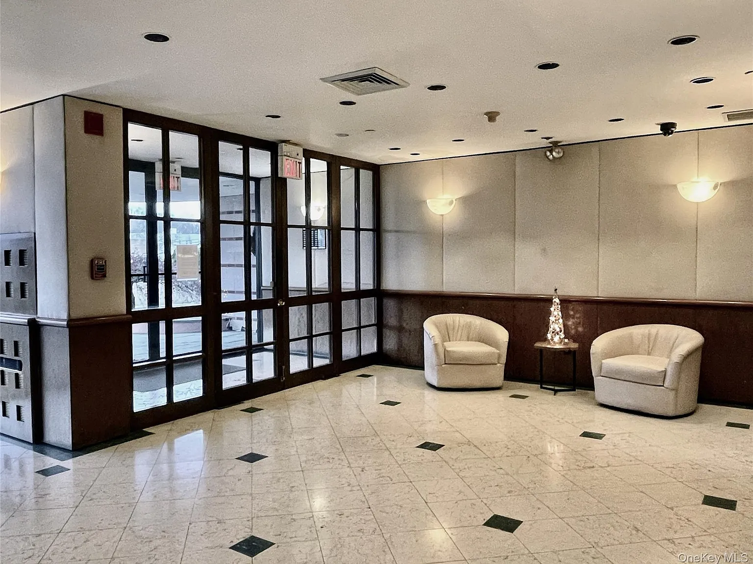 2 bed, 2.0 bath, 1310 sqft, $3,950 — Photo 2