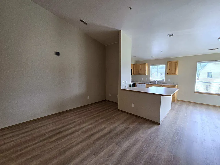 2105 E White Oak Ct #202 — Photo 4