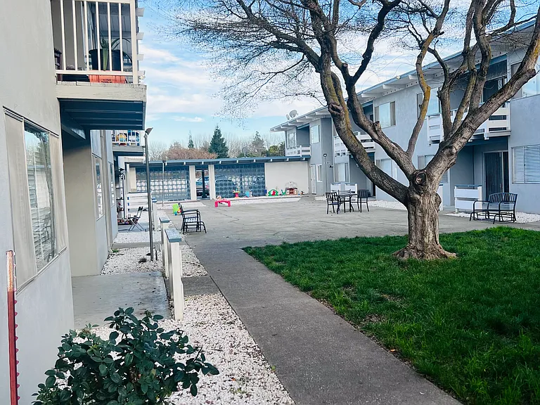 1050 Clark Ave #2 — Photo 15