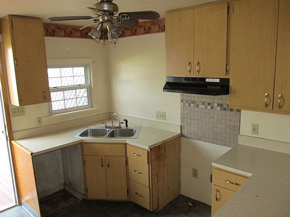 5th image of 220 W Railroad Ave