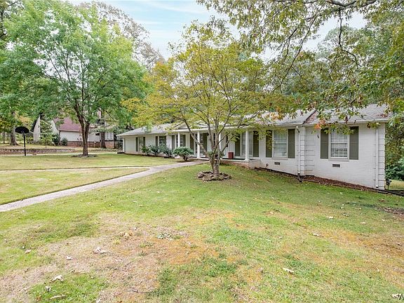2nd image of 3919 Somerset Pl