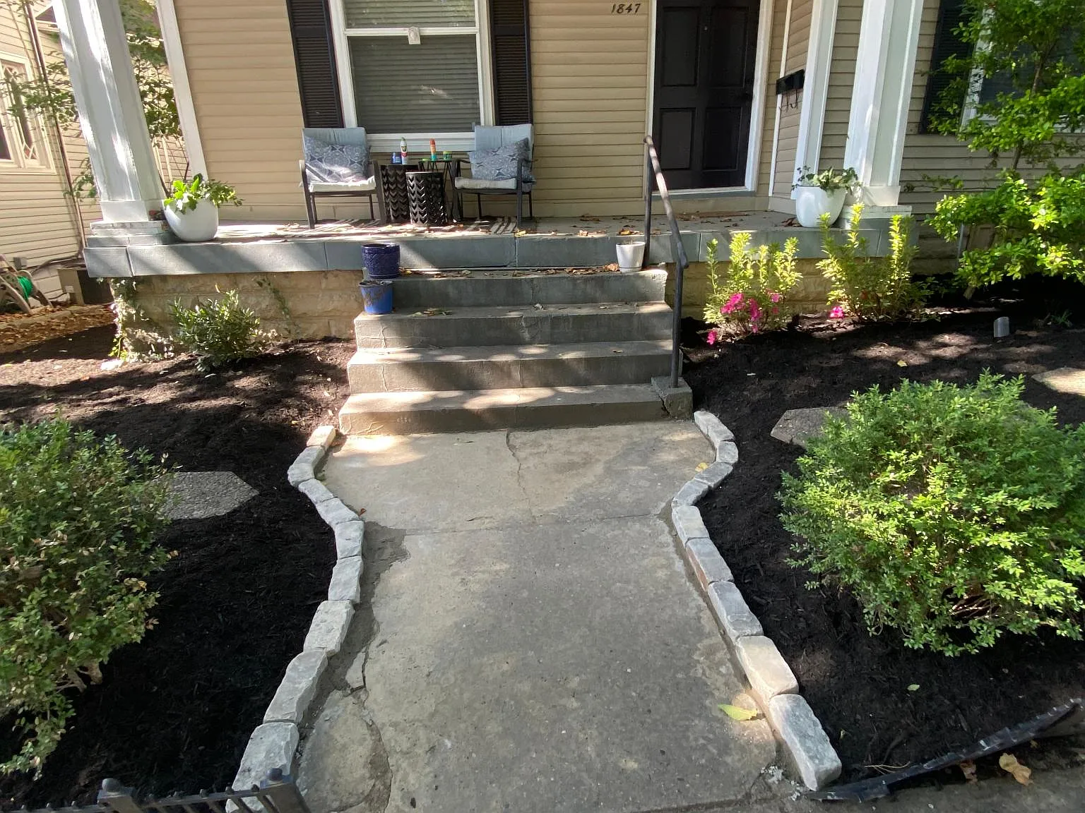 1847 Edgeland Ave — Photo 2