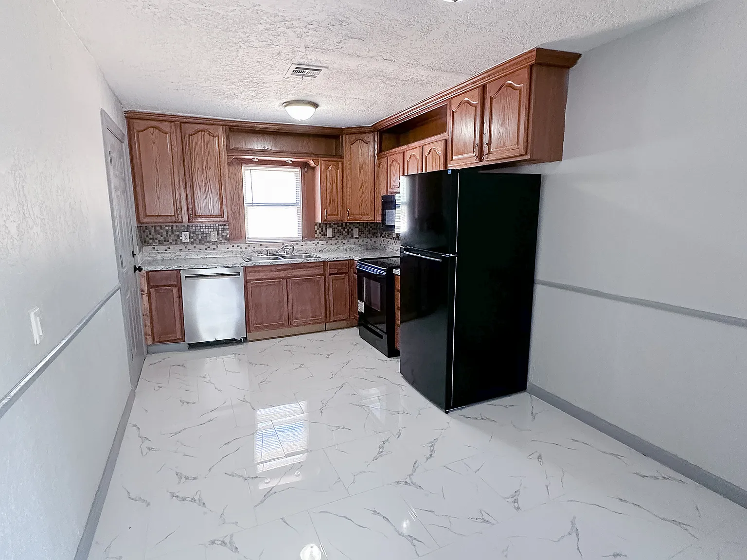 3 bed, 1008 sqft, $750 — Photo 3