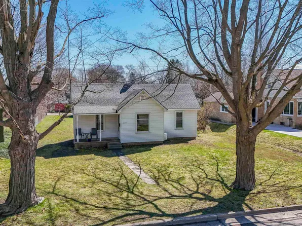 216 Monroe St, Traverse City, MI 49684