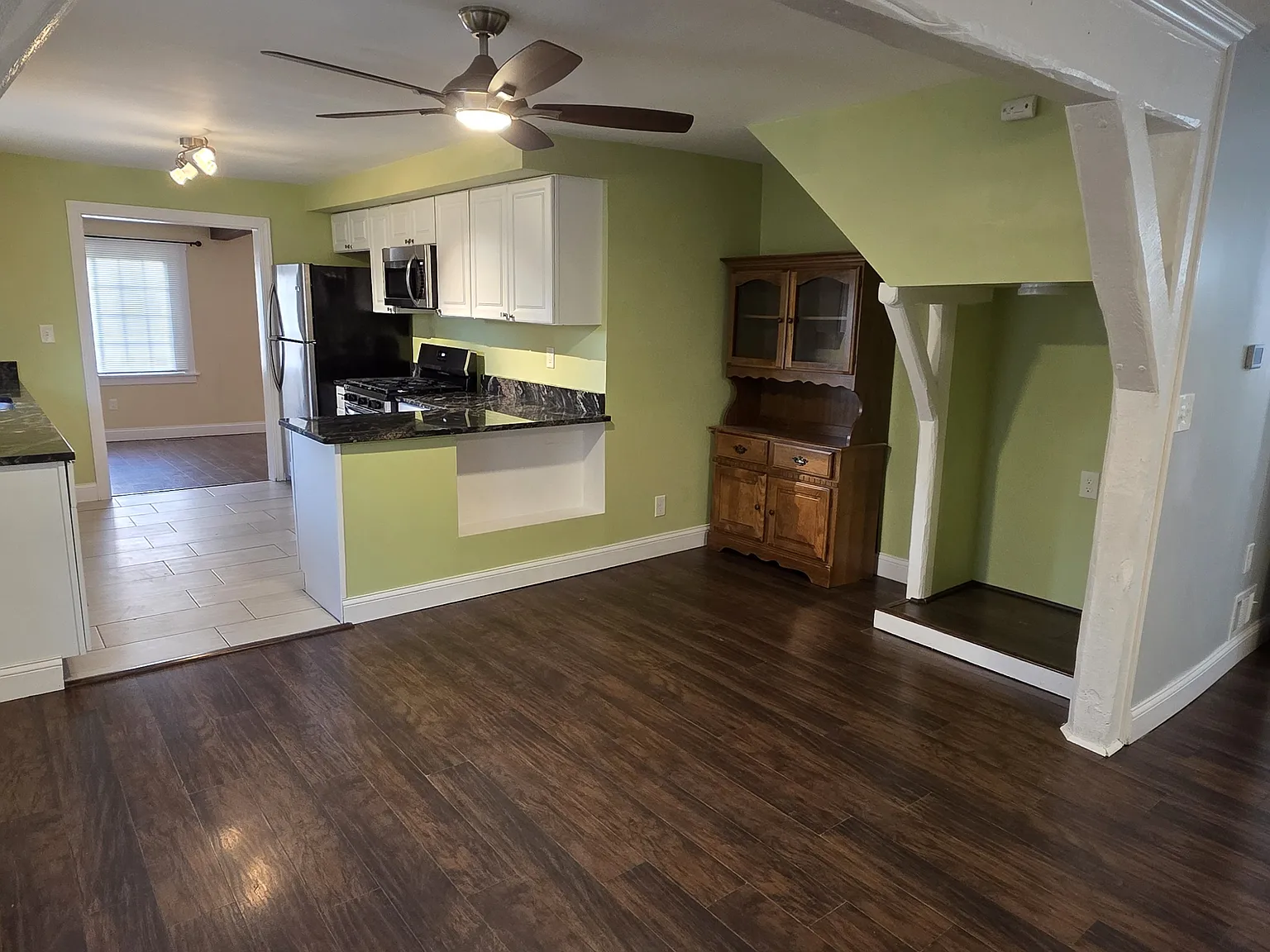 4 bed, $2,450 — Photo 4