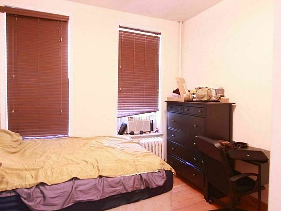 4th image of 306 E 5th St APT 22