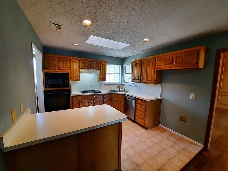 1433 Cumberland Trl — Photo 5