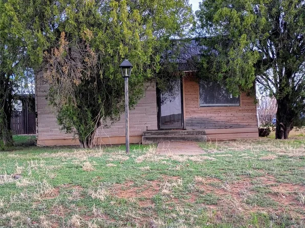 611 W 12th St, Sweetwater, TX 79556