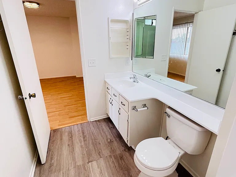 814 E Windsor Rd #208 — Photo 20