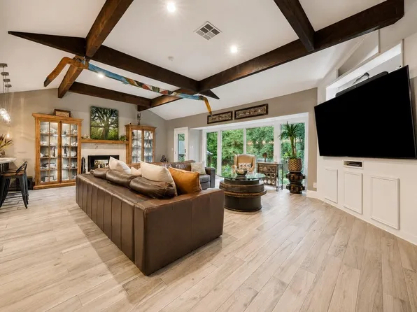5 Tree Frog Dr, Houston, TX 77074