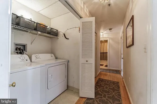 10 E Lee St #1-909-1 — Photo 10