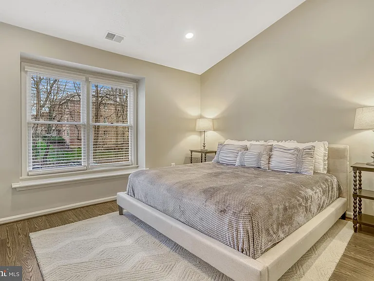 7598 N Lakeside Village Dr — Photo 15