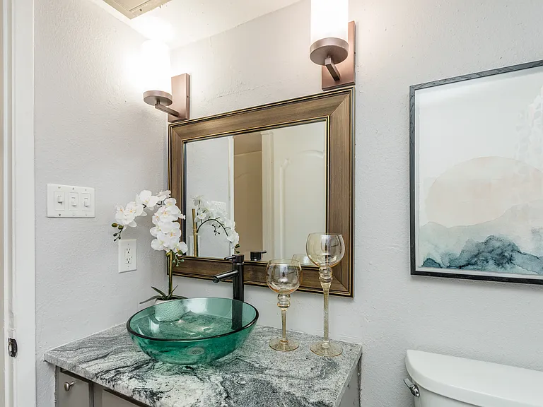 La Estancia Apartments — Photo 14