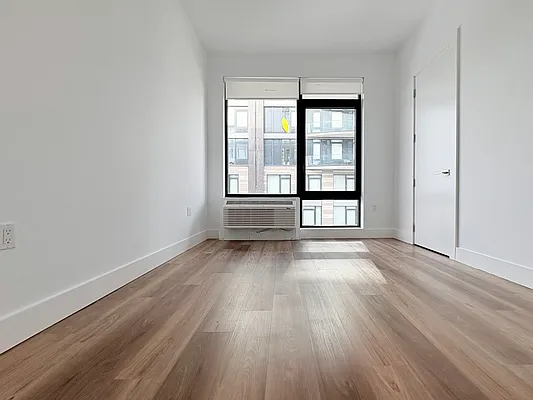 Rented by EXR | media 12