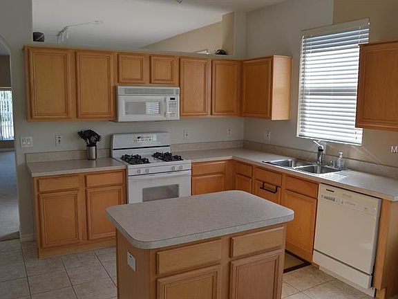 5th image of 562 Carrigan Woods Trl