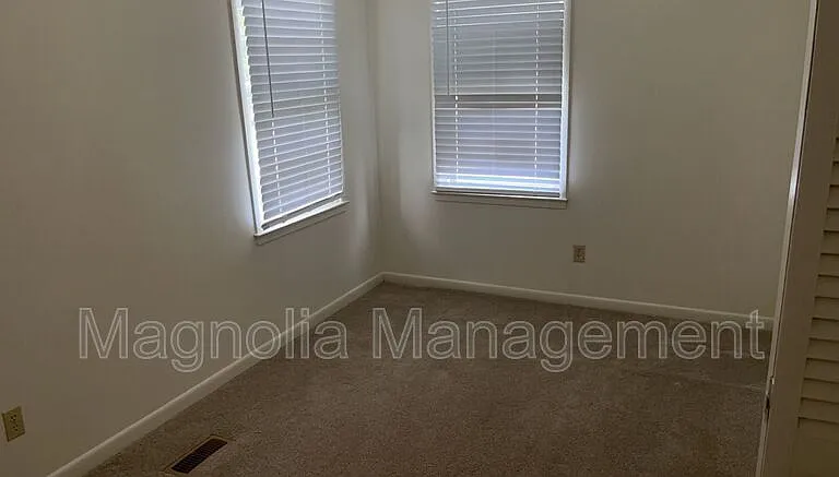 526 Waddill St — Photo 10