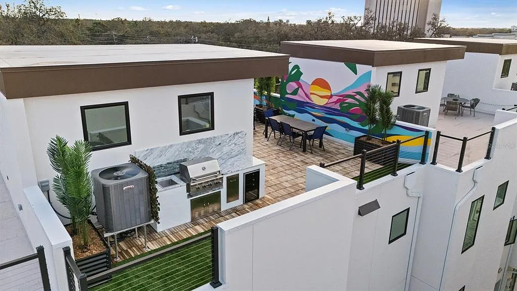 3 bed, 3.0 bath, 2420 sqft, $6,000 — Photo 2