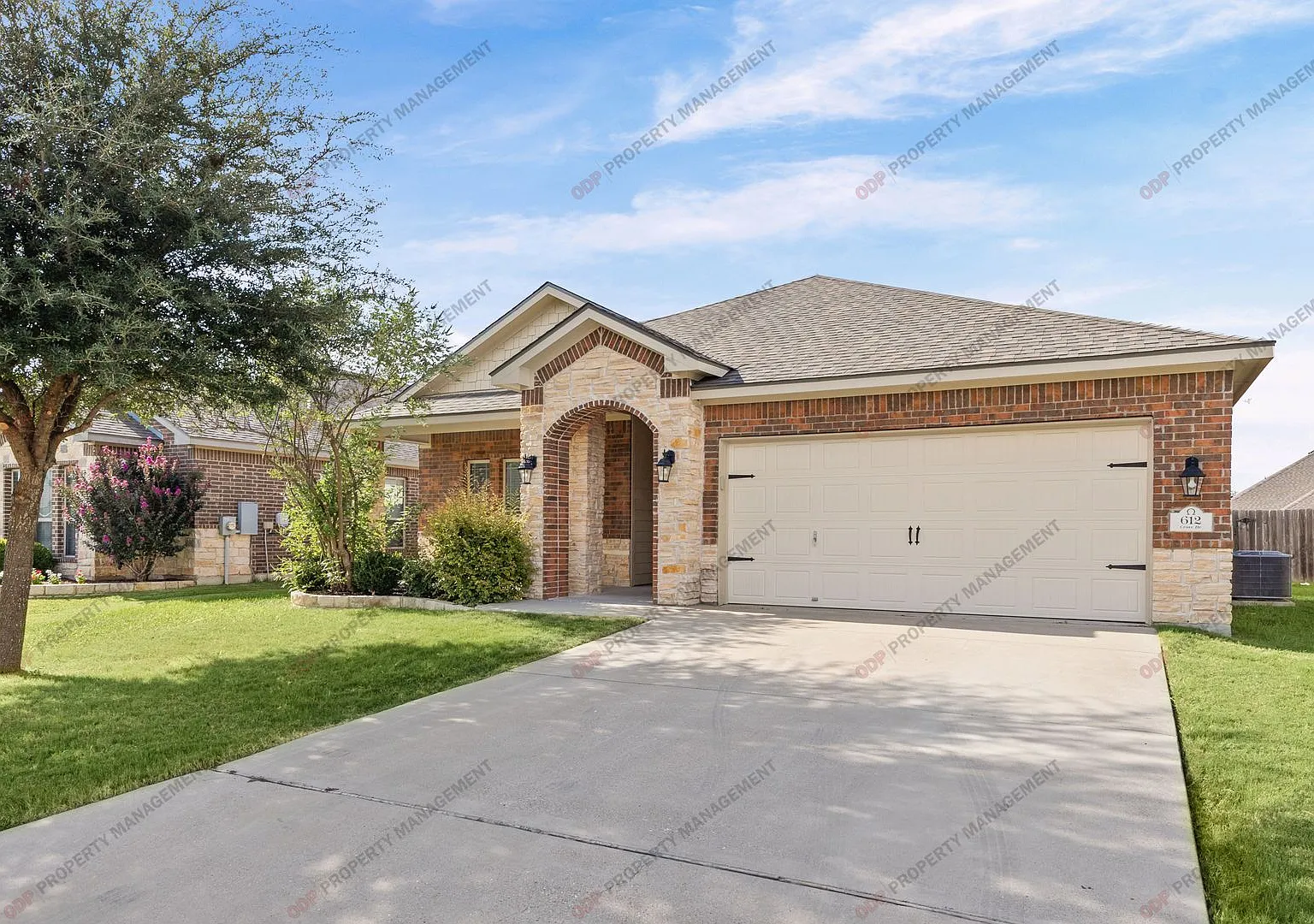 3 Bed, 2 Bath-Academy Isd — Photo 2