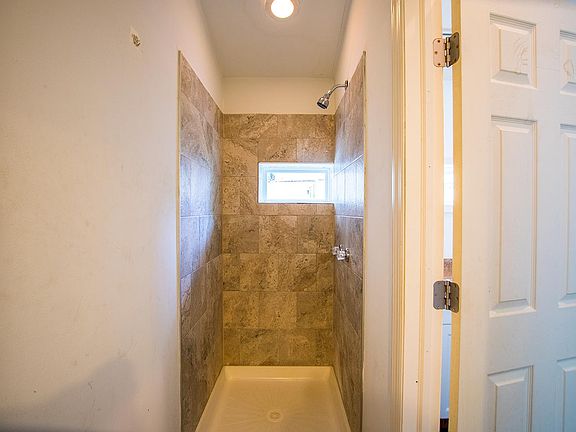 5th image of 803 S 4th St Unit 1