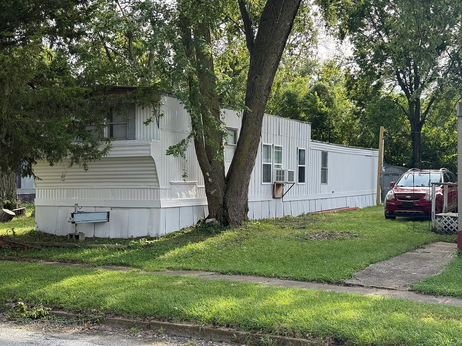 3 bed, 915 sqft, $925 — Photo 2