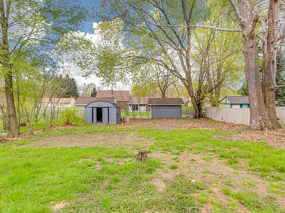 Competely fenced in yard