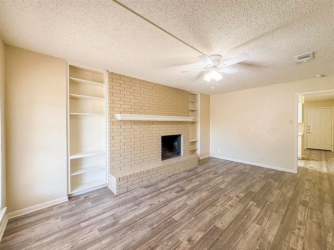 4404 Briar Clif Rd — Photo 2