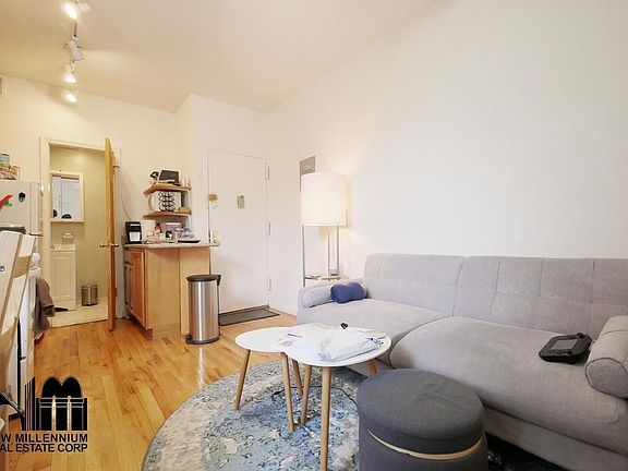 3rd image of 647 Franklin Ave APT 3LR