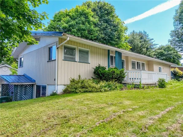 105 Kings College Rd, Fredericton, NB E3B 2E6