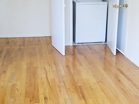 4th image of 11707 43rd Ave #B