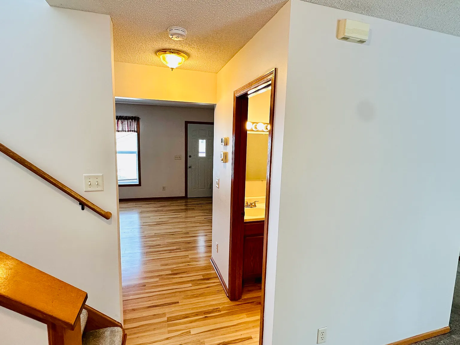 4 bed, 1800 sqft, $2,400 — Photo 2