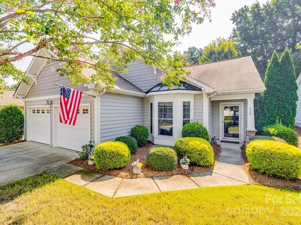 928 Knob Creek Ln, Tega Cay, SC 29708