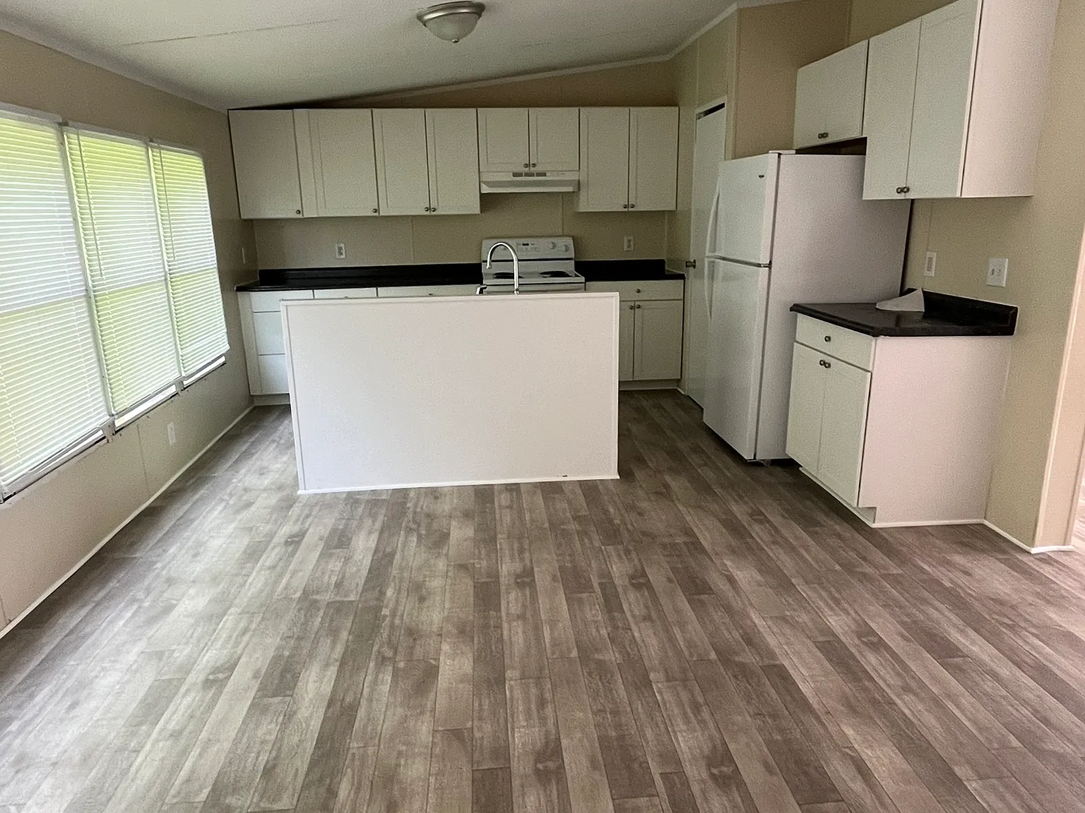 4 bed, $1,385 — Photo 2