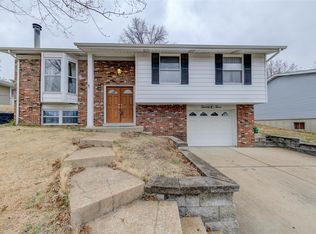23 Pepper Tree Dr, Fenton, MO 63026