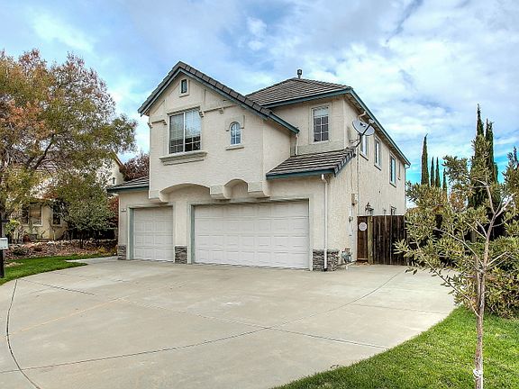 2nd image of 8 Deer Hill Ct