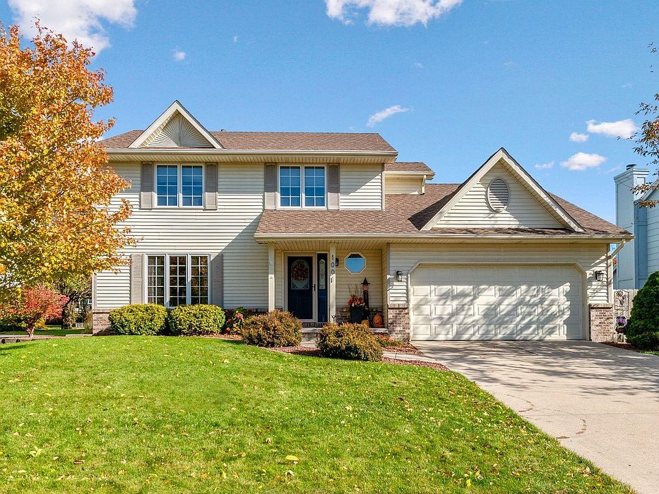 1st image of 1001 NW Cedarwood Dr