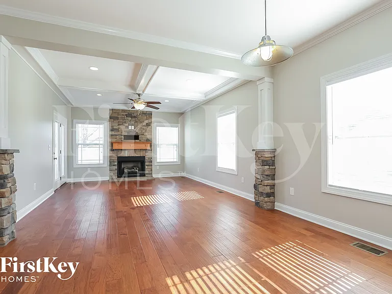 669 Richards Dr — Photo 4