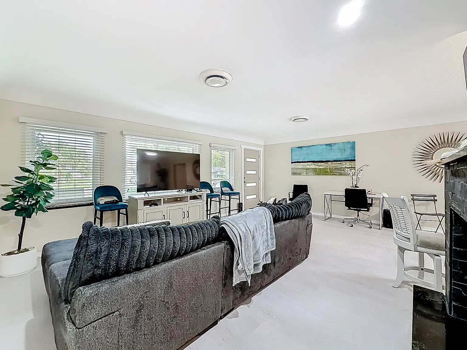 3 bed, 1699 sqft, $4,000 — Photo 4