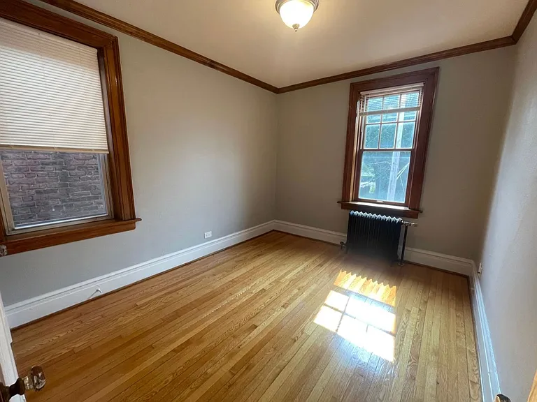 Spacious 1-Bedroom Apartment Across from Washington Park — Photo 9