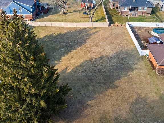 3rd image of 23075 Shepherd Ln