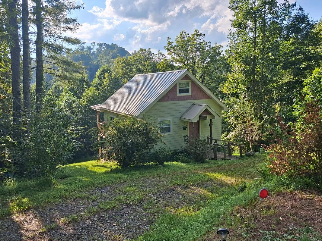 1 bed, 1.0 bath, 480 sqft, $1,300 — Photo 1