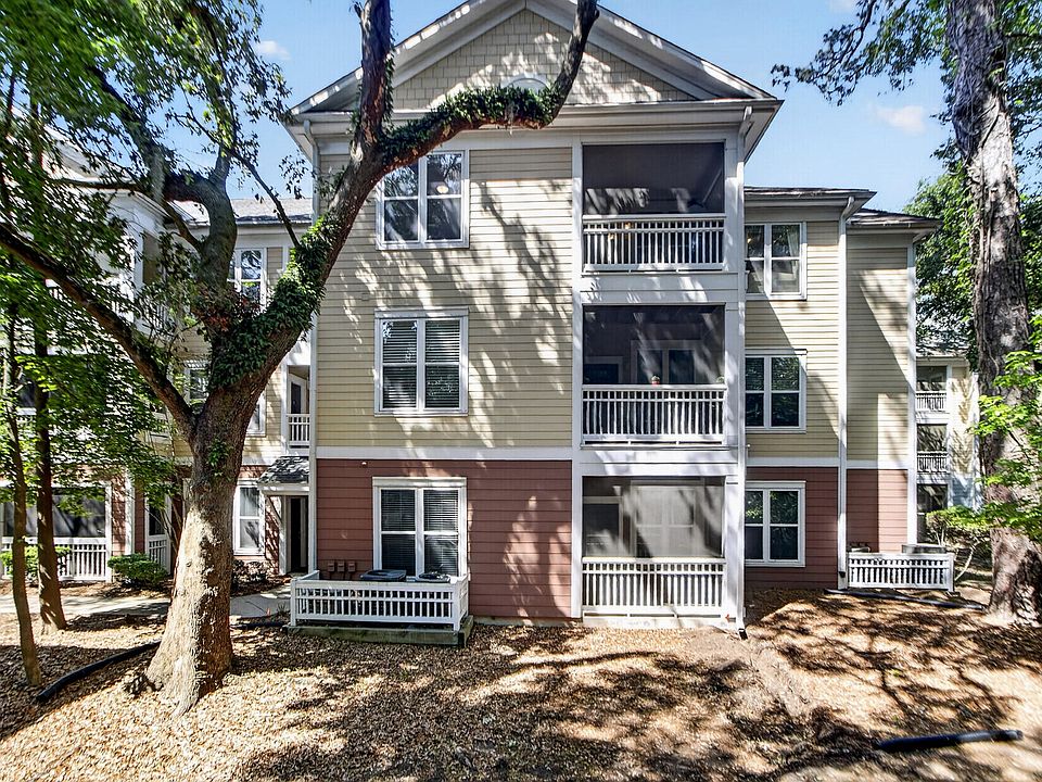 1st image of 300 Bucksley Ln Unit 302