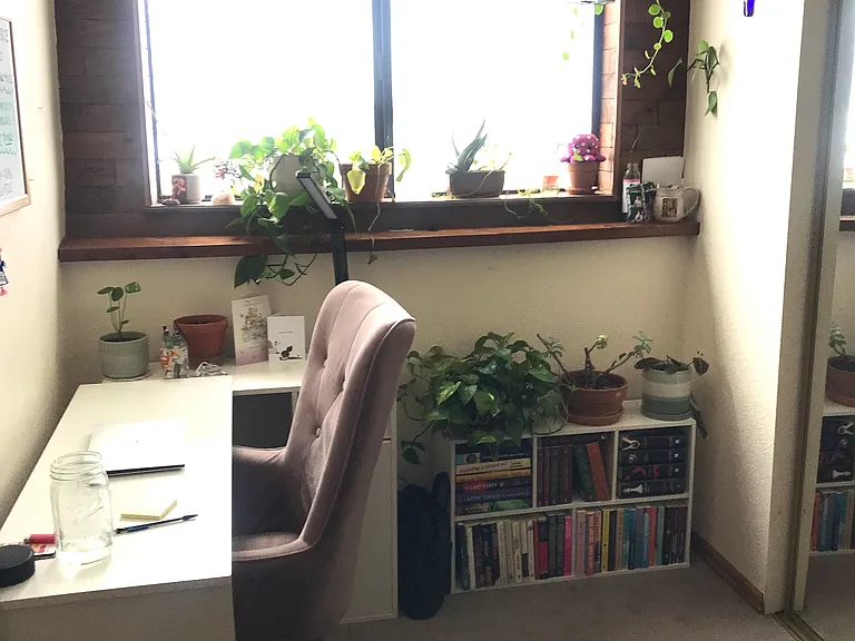 Window seating in bedroom