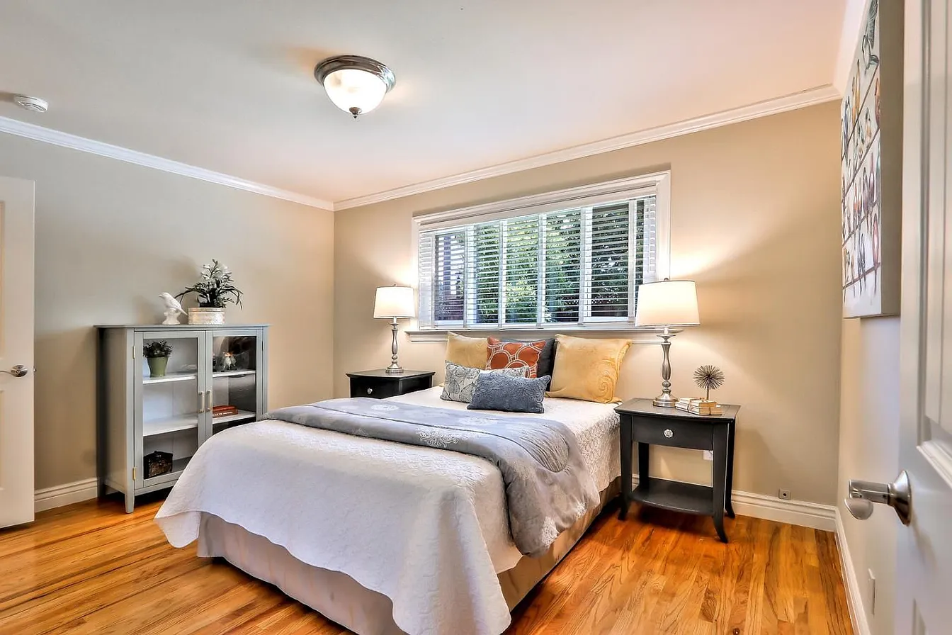 237 Carlton Ct