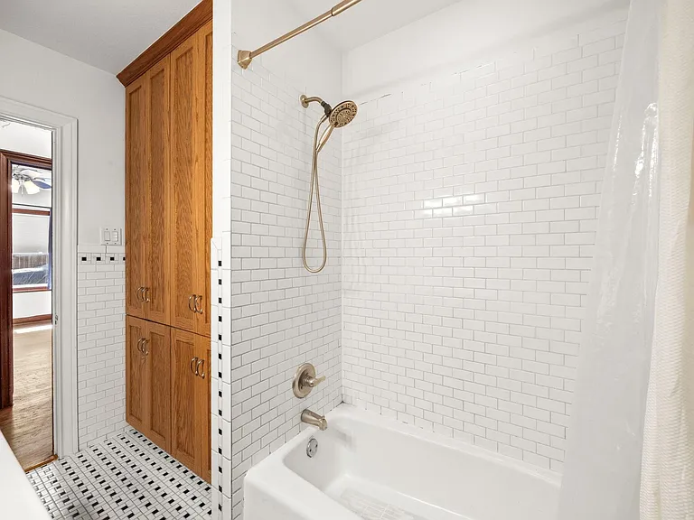 315 English St — Photo 20
