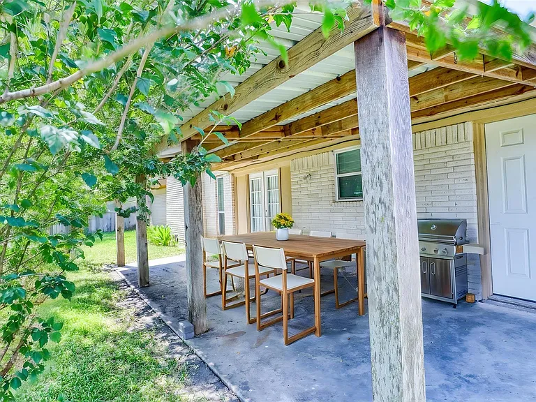 607 Rosewood Dr — Photo 22