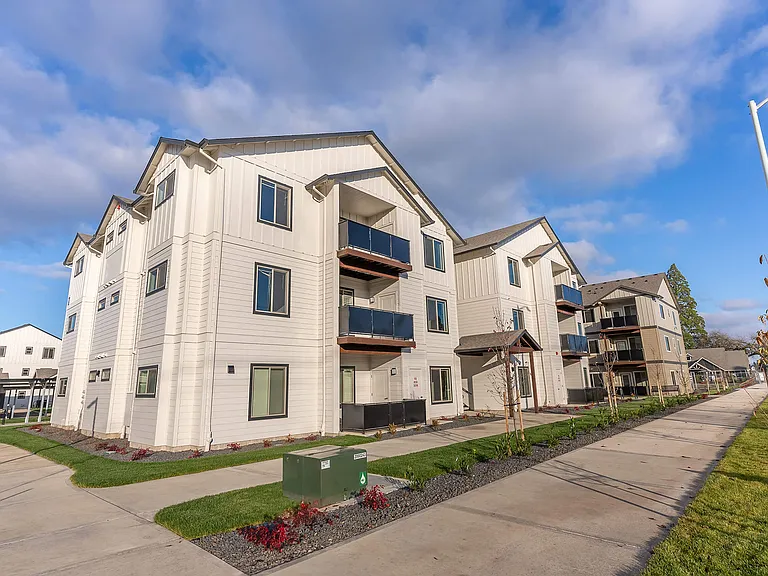 Woodburn Place Apartment Homes — Photo 17