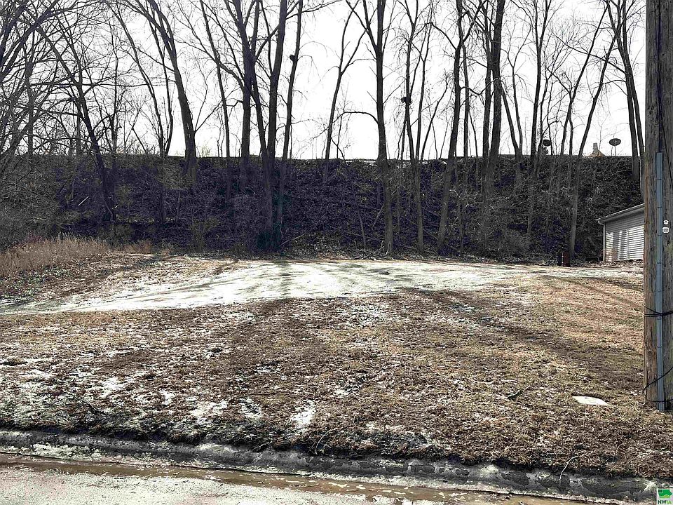 2nd image of 3318 5th St