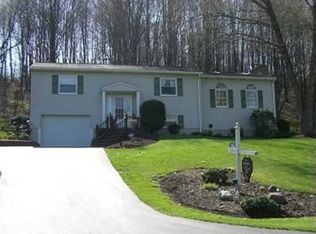 1986 Squaw Run Rd, Ellwood City, PA 16117