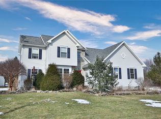 7567 Roder Pkwy, Ontario, NY 14519