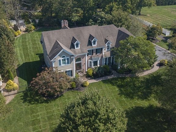 2nd image of 105 Annin Rd